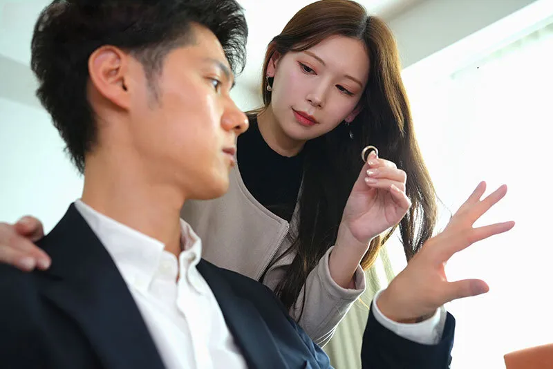 Bà xã đi đi chơi, người chồng ở nhà bị nhỏ em bà xã gạ quan hệ không trượt phát nào
